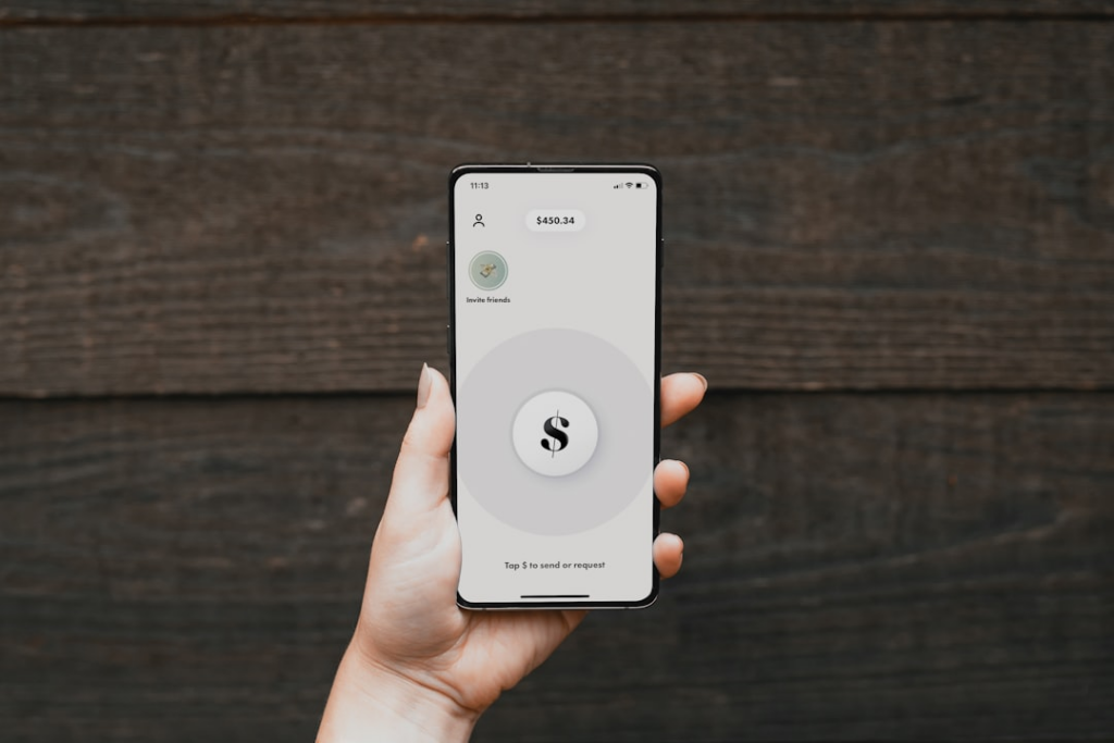 a hand holding a remote control — Foto por PiggyBank na Unsplash