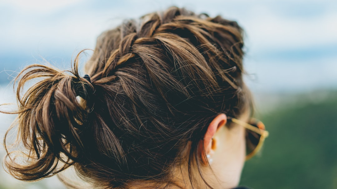 Descubra o Penteado Que Vai Fazer Você Se Olhar Diferente no Espelho