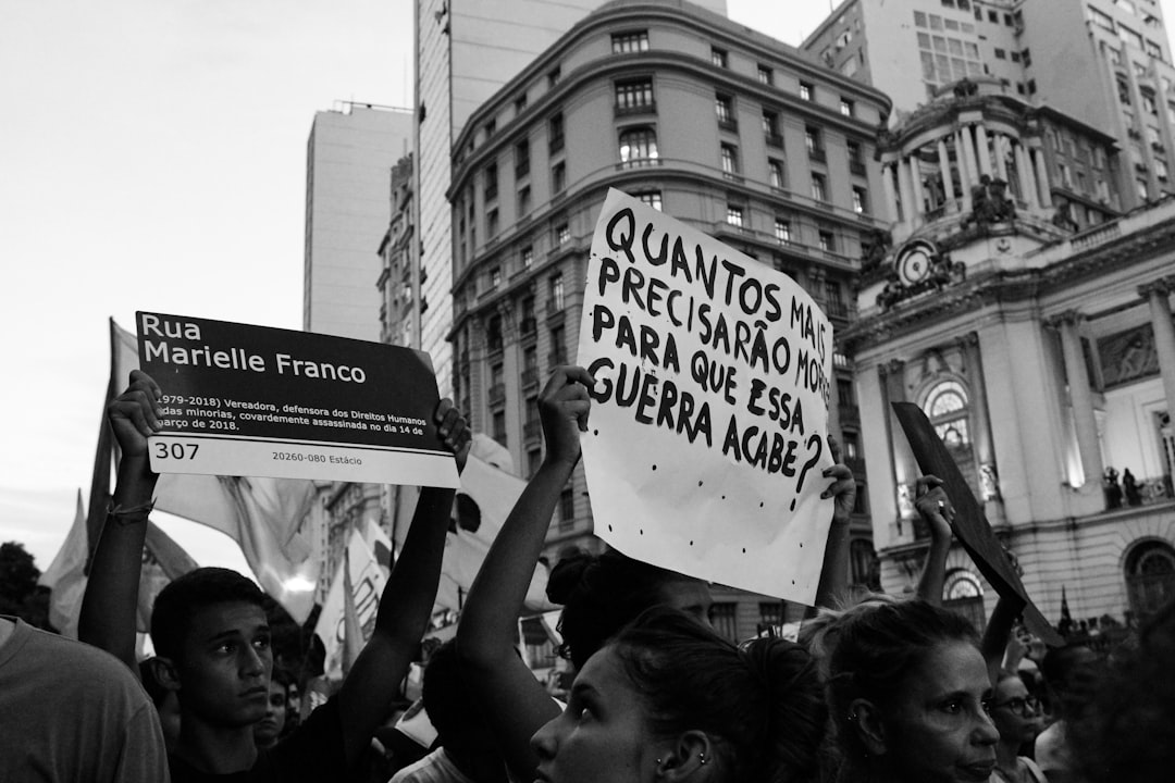 Conheça o DOLA, a IA Gratuita Que Pode Facilitar Seu Dia a Dia